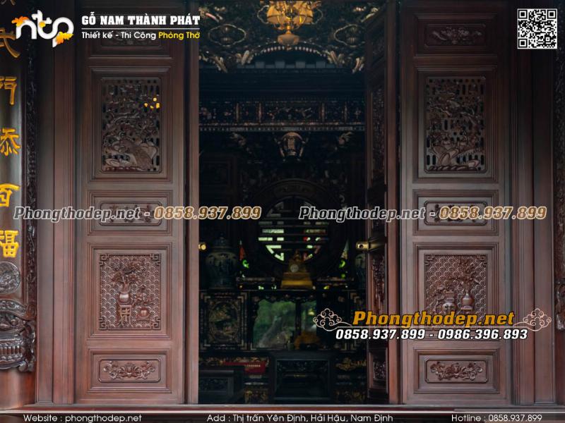 Hình ảnh hóa vàng mã cẩn thận sau khi thực hiện văn khấn rước ông táo về nhà ngày mồng 7, nhấn mạnh sự an toàn và sạch sẽ